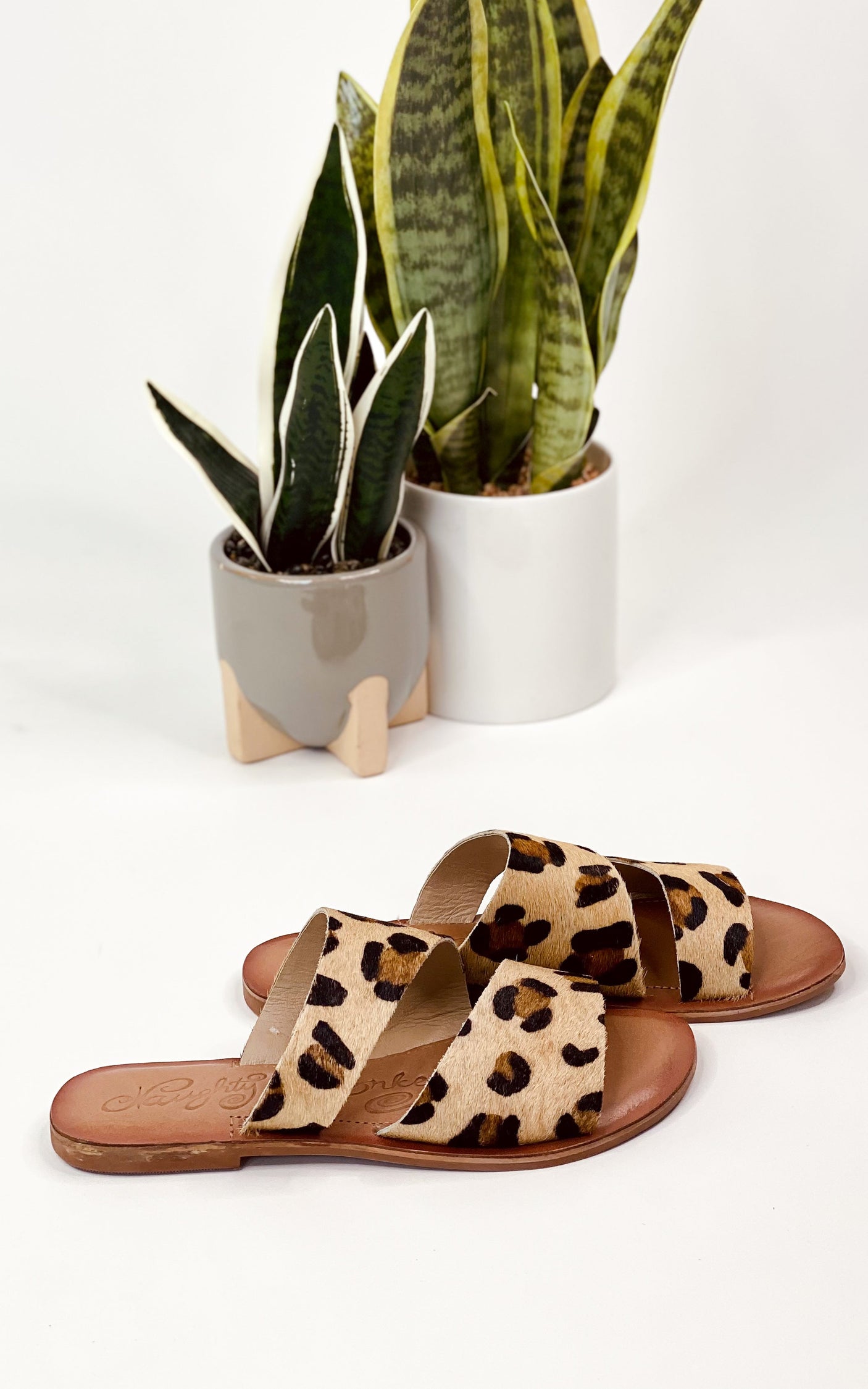 Sandalias de doble tira con diseño de leopardo