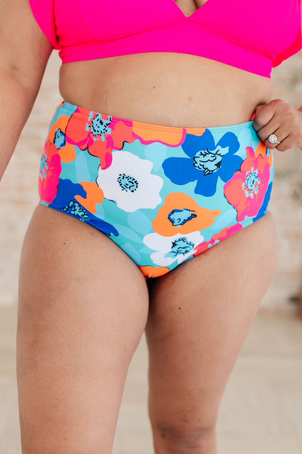 Traje de baño de cintura alta con estampado floral panameño